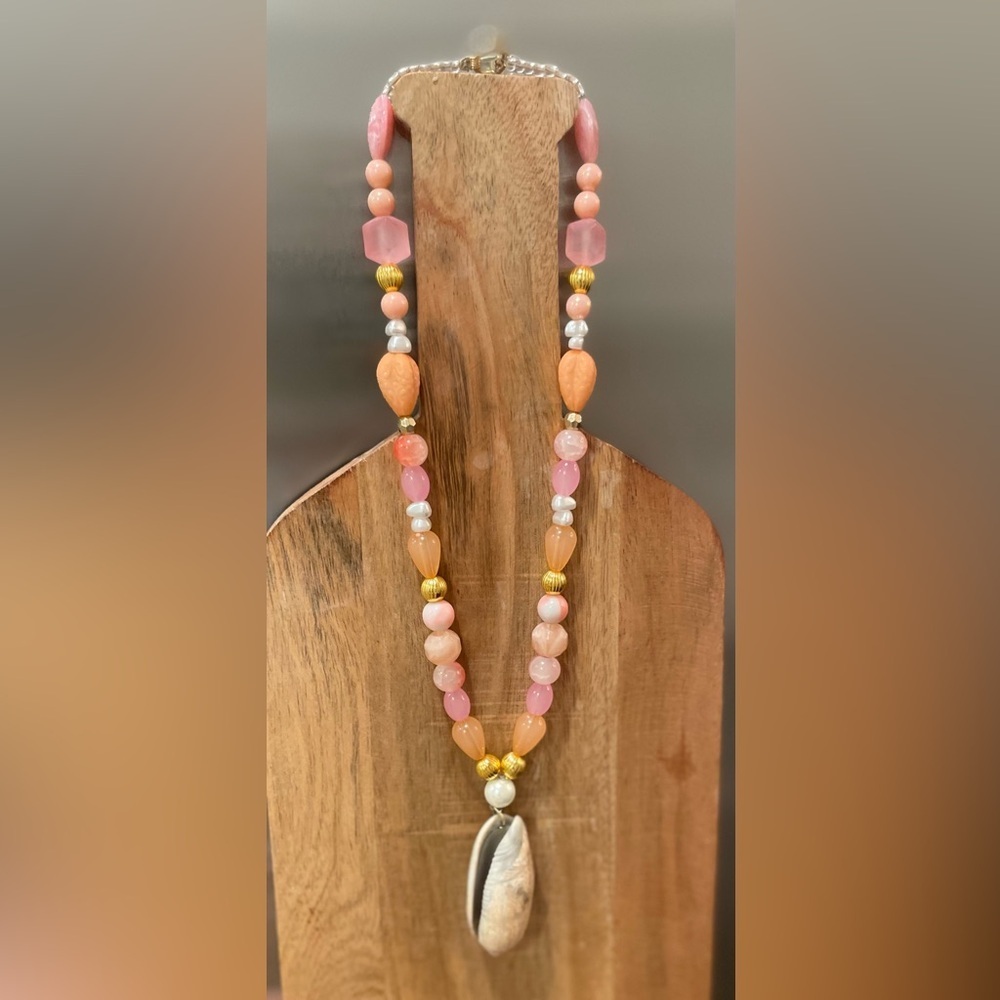 Seashell beaded pearl beach necklace‎ pink gold peach surfer girl toggle clasp